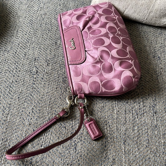 Coach Light Purple Canvas C Signature Patent Leather Trim Wristlet Wallet - Picture 4 of 16